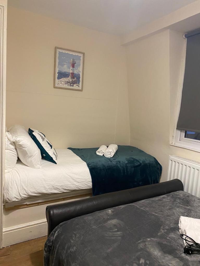 Lovely Private Rooms In Camden, Central Лондон Экстерьер фото