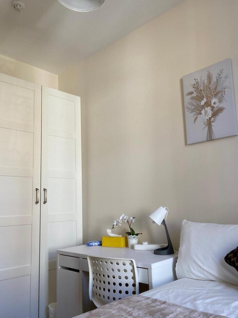 Lovely Private Rooms In Camden, Central Лондон Экстерьер фото