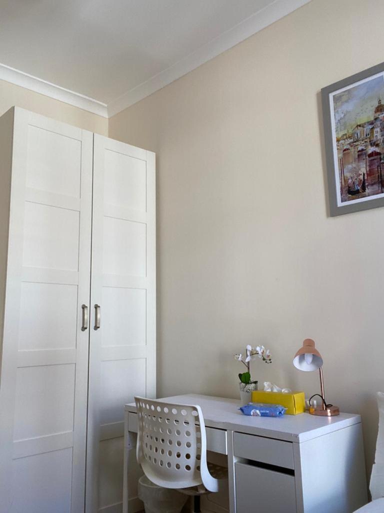 Lovely Private Rooms In Camden, Central Лондон Экстерьер фото