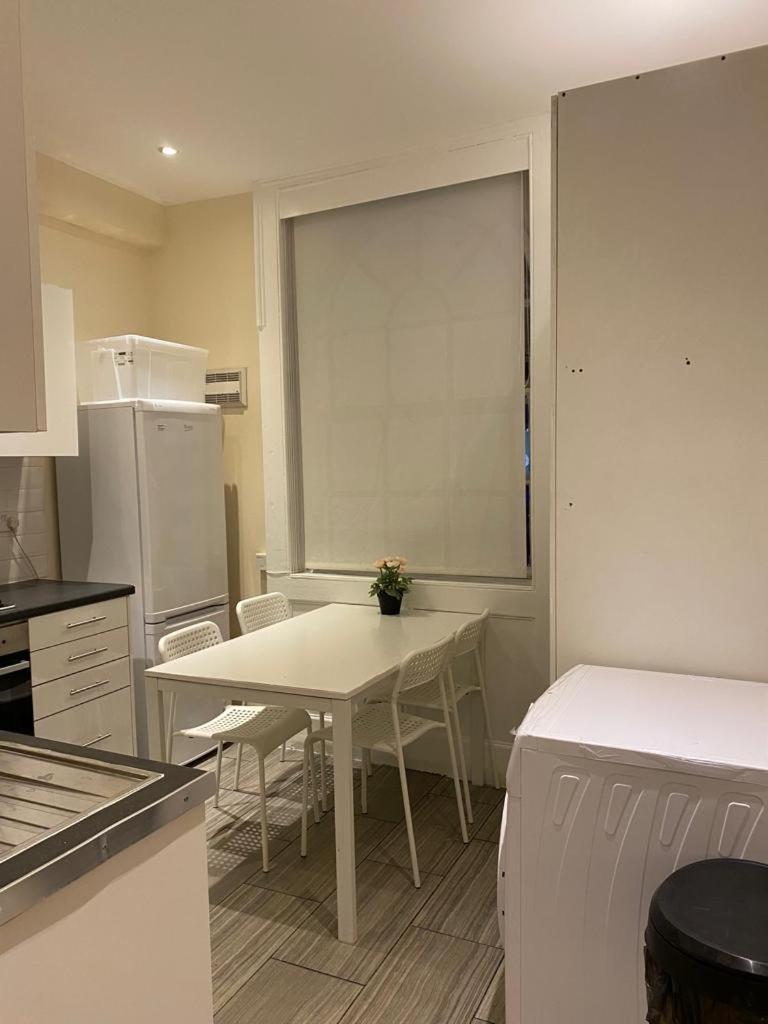 Lovely Private Rooms In Camden, Central Лондон Экстерьер фото