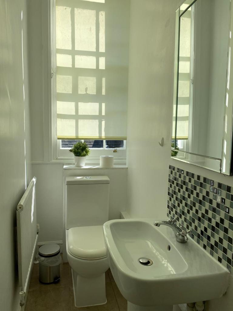 Lovely Private Rooms In Camden, Central Лондон Экстерьер фото